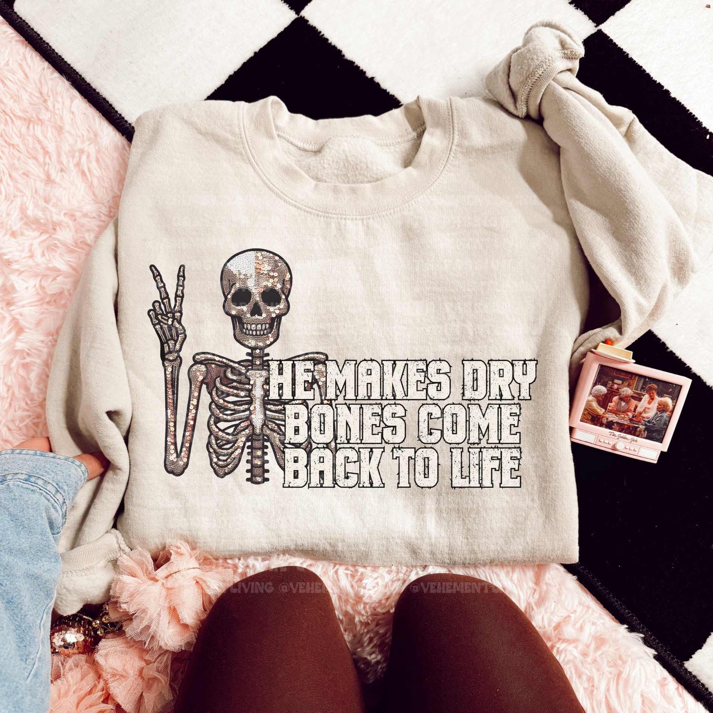 He Makes Dry Bones Come Back To Life 03093