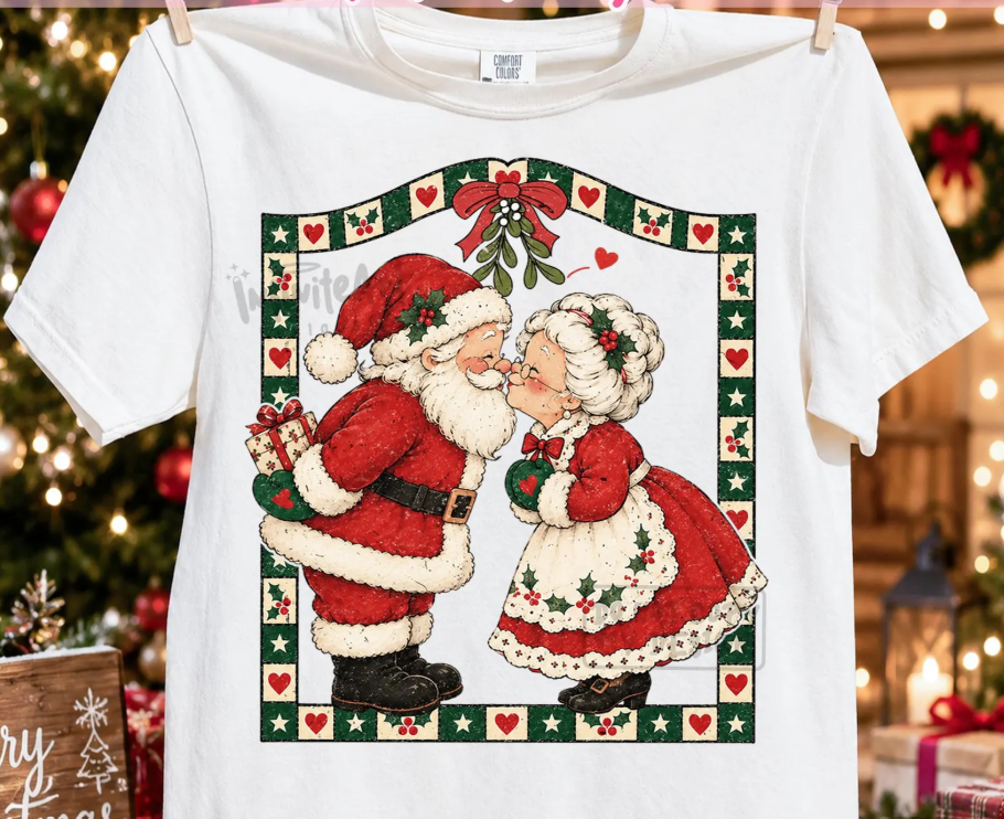 Vintage Christmas Claus Couple Kissing 09695